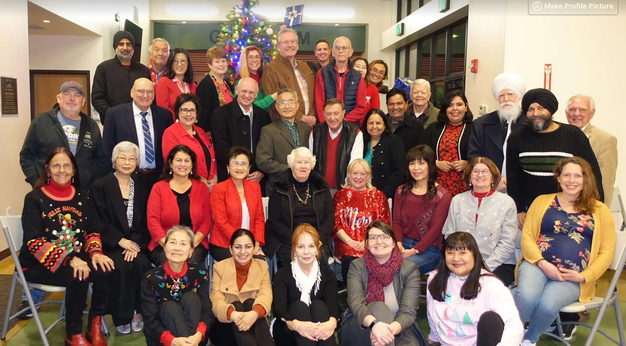 Large group Christmas photo.